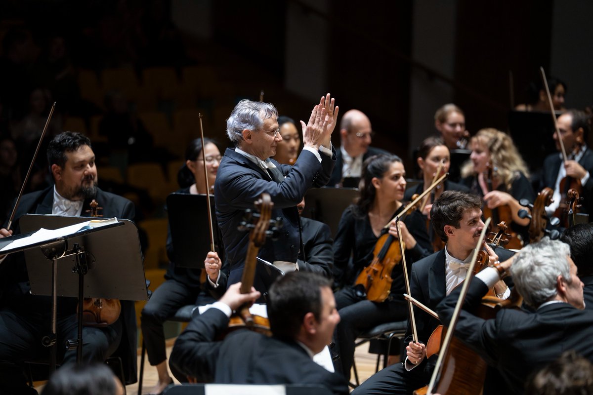 LesArtsValencia's tweet photo. 🟤#LesArtsÉsSimfònic Impresionante octava sinfonía de Bruckner en las manos de Fabio Luisi y la Orquestra de la Comunitat Valenciana.

¡No puedes perderte el segundo concierto que hoy ofrecen en el Auditori de Castelló!

📸 Mikel Ponce

#LesArts #Ópera #Valencia https://t.co/KEjuvc9RAY