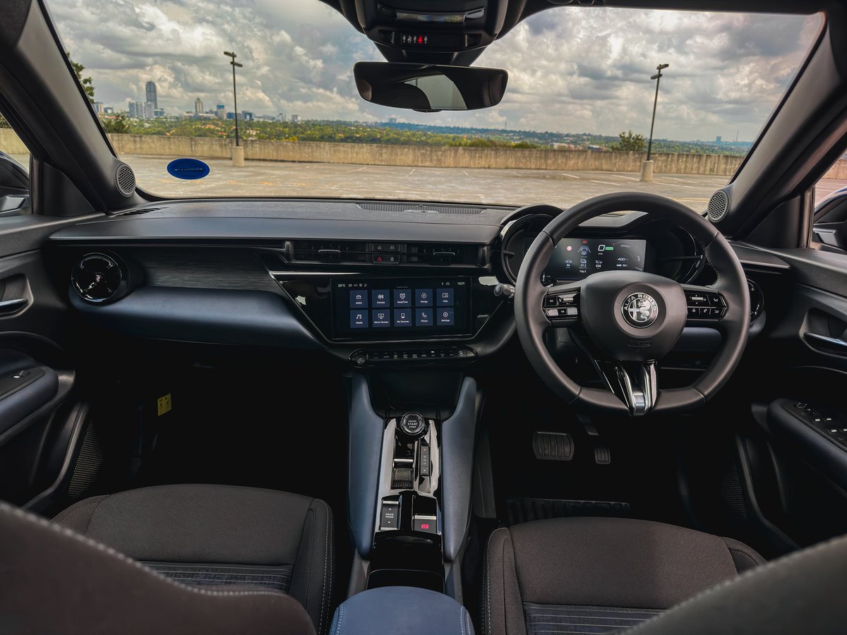 The Alfa Romeo Junior Elettrica recently joined us on test, marking the brand’s first fully electric model in South Africa. It’s compact, city-focused, and still clearly an Alfa in the way it looks. On the outside, you…
#AlfaRomeoSA #AlfaRomeoJunior
