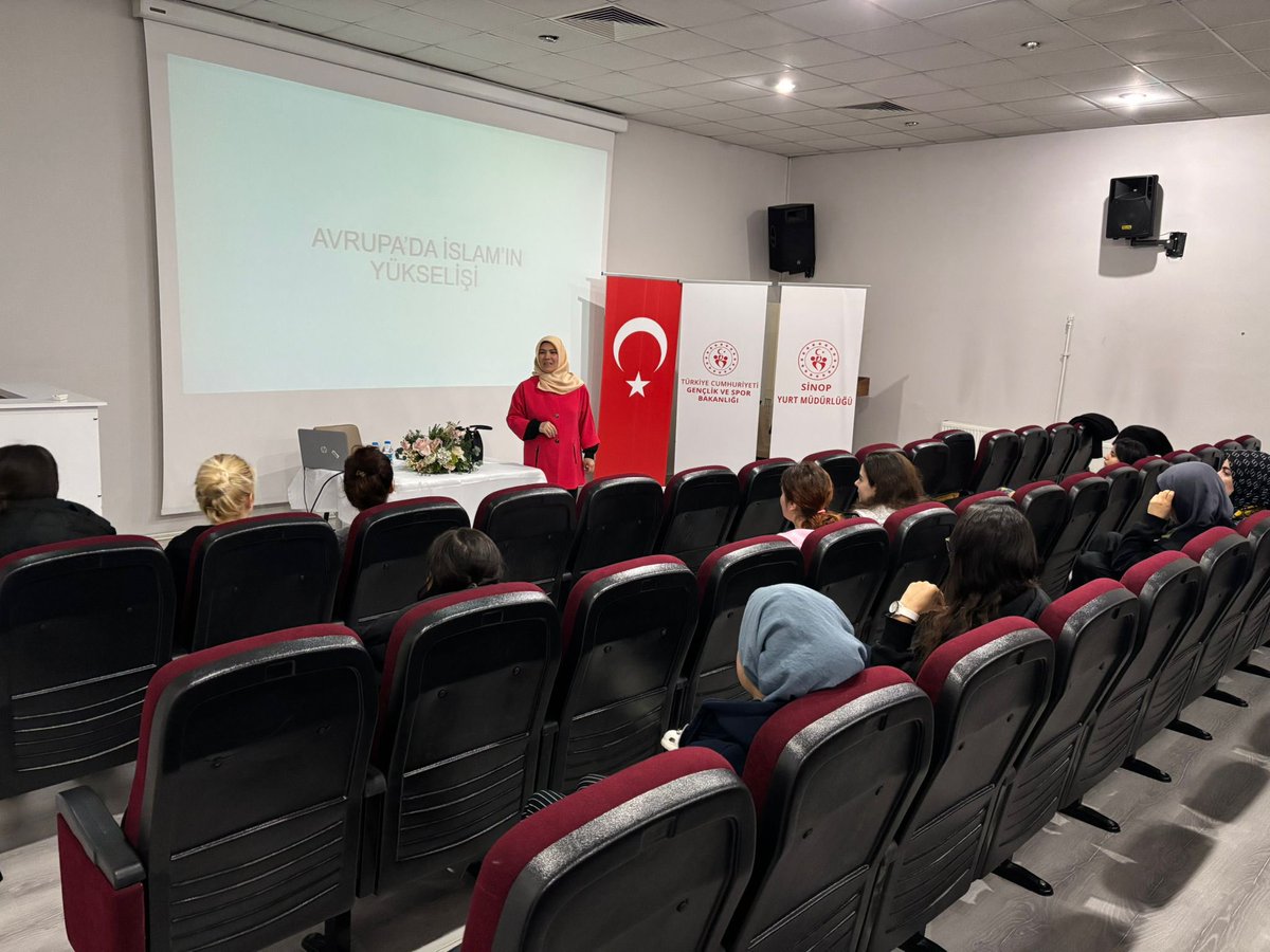 📍Sinop Yurdu

Gençlik Buluşmalarında bu hafta Doç. Dr. Yasemin Barlak tarafından “Avrupa’da İslam’ın Yükselişi” konulu atölye çalışması gerçekleştirildi.

#GSBYurtları