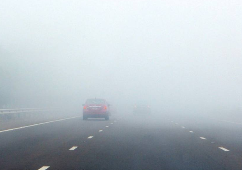 دني مدى الرؤية على طريق مطار الملكة علياء الدولي بسبب تشكل الضباب 