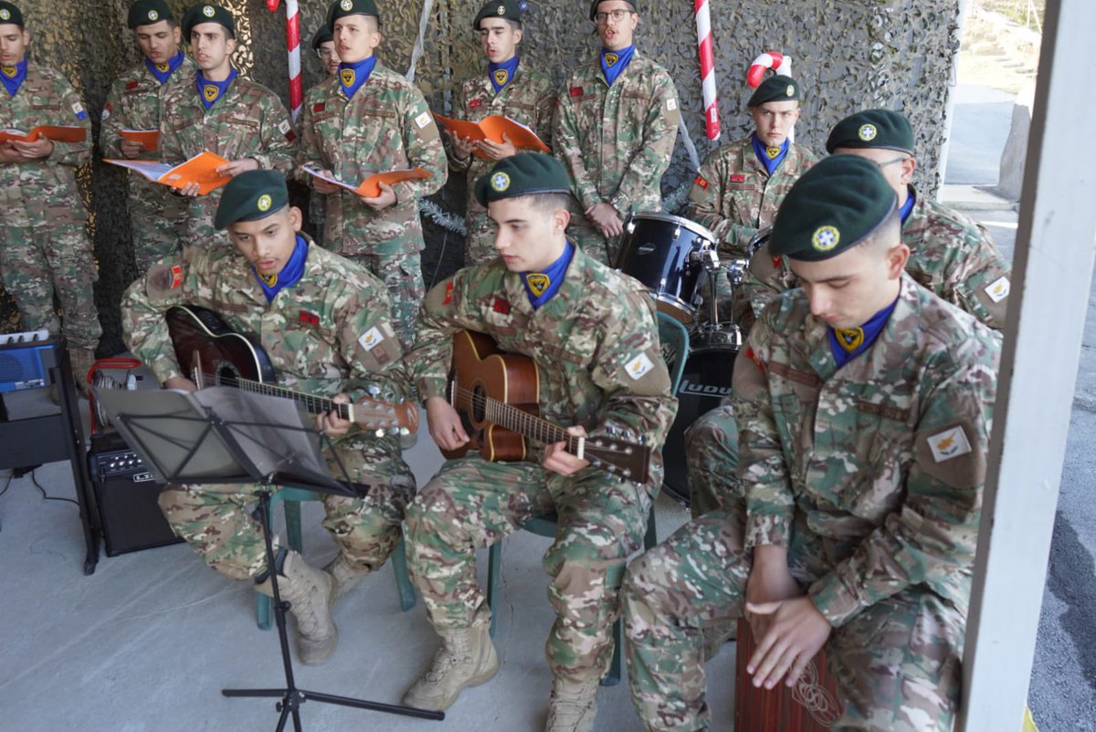 PalmasVasilis's tweet image. Εν όψει των εορτών των Χριστουγέννων και της Πρωτοχρονιάς ξεκίνησα σήμερα σειρά επισκέψεων σε στρατόπεδα και φυλάκια της @NationalGuardCy, κατά τη διάρκεια των οποίων είχα την ευκαιρία να συναντηθώ με στελέχη και οπλίτες, να συζητήσω μαζί τους και να ανταλλάξω ευχές για τις…