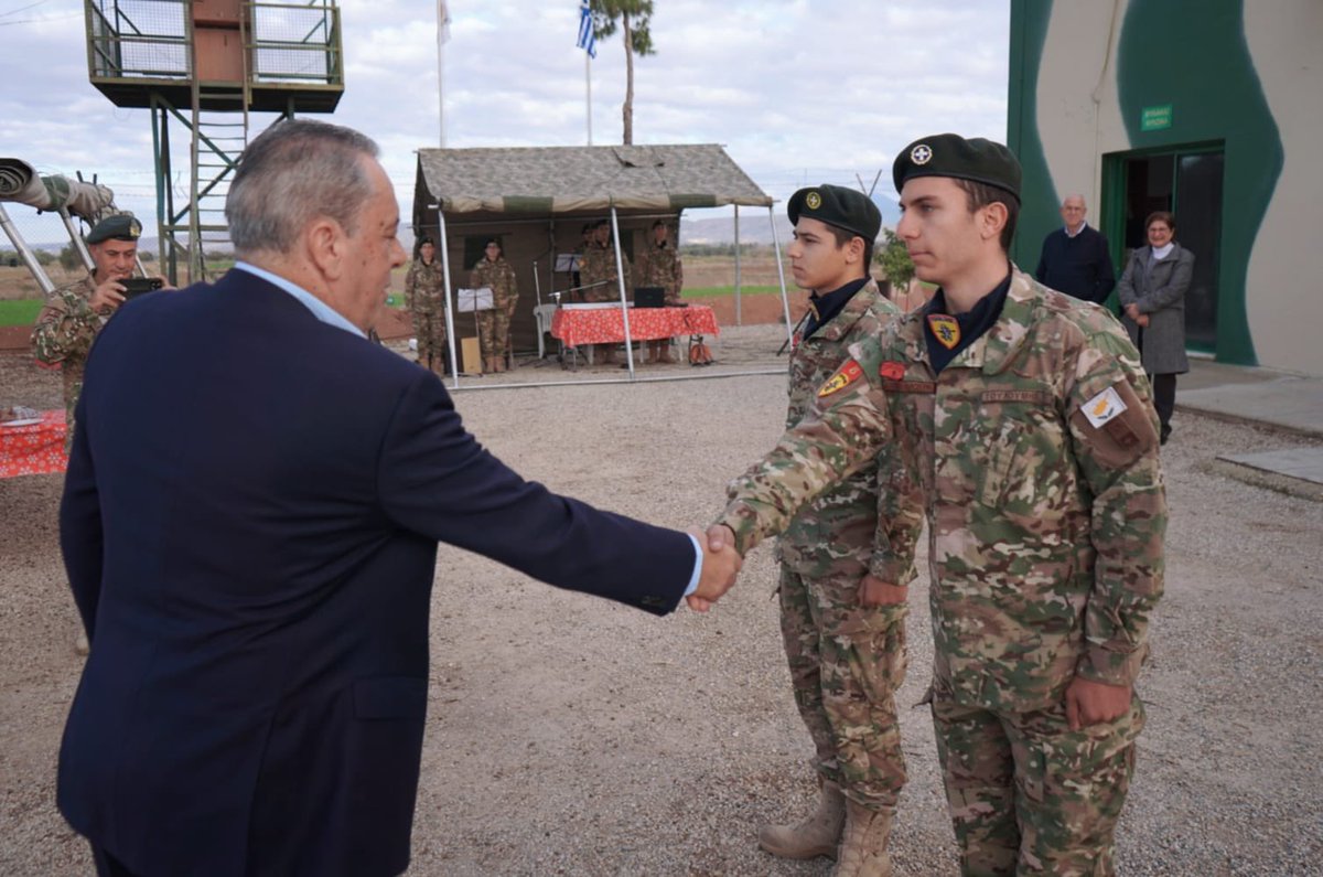 PalmasVasilis's tweet image. Εν όψει των εορτών των Χριστουγέννων και της Πρωτοχρονιάς ξεκίνησα σήμερα σειρά επισκέψεων σε στρατόπεδα και φυλάκια της @NationalGuardCy, κατά τη διάρκεια των οποίων είχα την ευκαιρία να συναντηθώ με στελέχη και οπλίτες, να συζητήσω μαζί τους και να ανταλλάξω ευχές για τις…