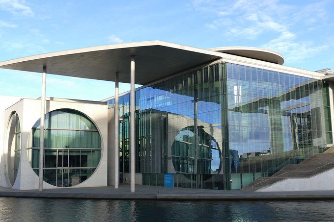 DManagersos's tweet image. Uns interessiert kein #Parteibuch. Jeder darf glauben, was er will. Wir denken selbst. #Politik? Ein schmutziges Geschäft. Punkt. #CDU #CSU #AfD #Grüne #Linke #SPD #EU Wahlfreiheit heißt inzwischen nur noch: Von wem lässt man sich als Nächstes belügen?