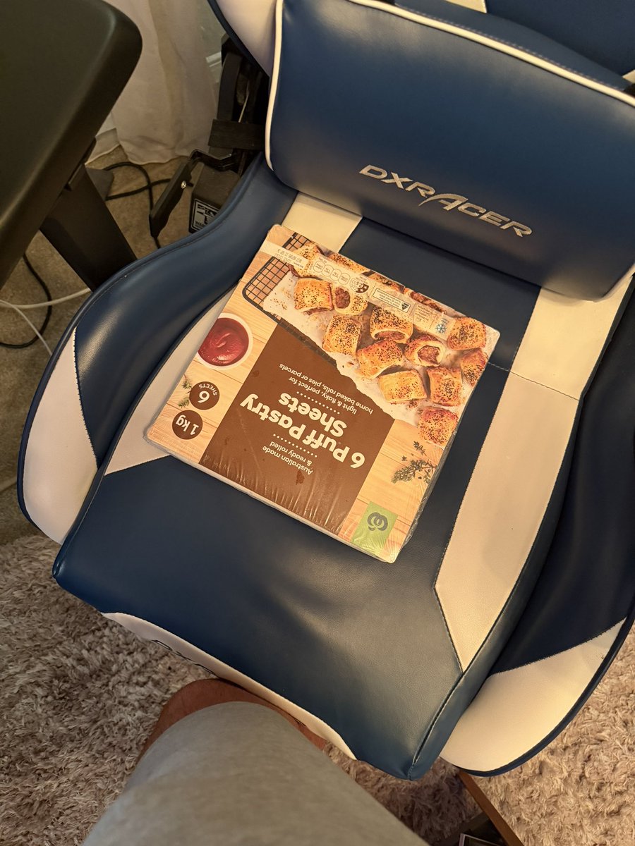 agiplug's tweet image. It’s summer here in New Zealand, my ass started getting sweaty from 20 hours of coding.

So now I’m sitting on some Woolworths sausage rolls 💀