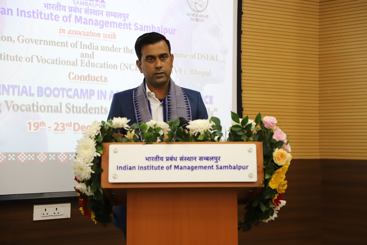 psscive_bhopal's tweet photo. The inauguration of the 5-Day Residential Bootcamp in Artificial Intelligence was held on 19 December 2025 at Classroom A02, IIM Sambalpur. The programme commenced with the welcoming of guests and the traditional lighting of the lamp, followed by a video presentation showcasing https://t.co/LDbJWcLSEi