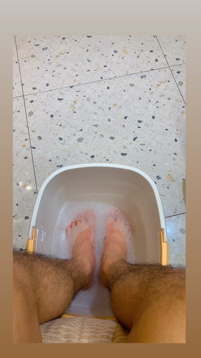 jeyce001's tweet photo. Ang hairy naman ng person🦵 https://t.co/0XymrbhSmw