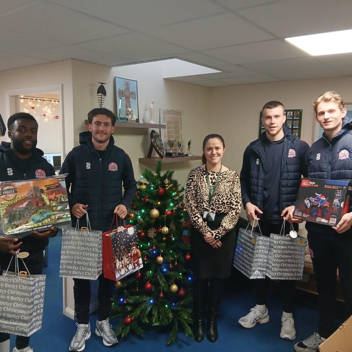 🎁 <a href="/AFCFylde/">AFC Fylde</a> First Team players and staff got into the Christmas spirit as they went across the Borough of Fylde delivering presents to local schools.

🙌 A huge thank you to everyone involved and for all your donations.

#AFCFyldeFoundation l <a href="/fyldecouncil/">Fylde Council</a> l <a href="/FyldeRugbyFdn/">Fylde Rugby Community Foundation</a>