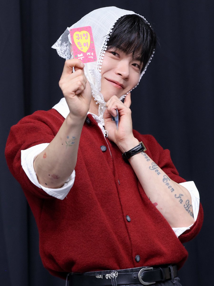 251114 디마뮤 대면 #신예찬

팬싸장에 귀염둥이 등장..!