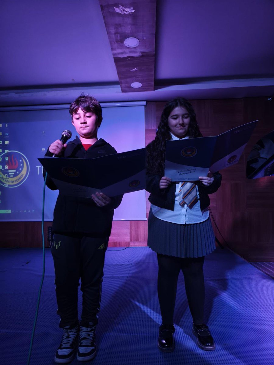 “Kendi Çizgi Film ve Film Kahramanını Seç” etkinliği, (3.ünitemizin konusu kapsamında) 4. sınıf öğrencilerimizin katılımıyla büyük bir coşku içerisinde gerçekleştirildi.