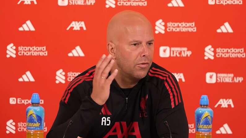 آرني سلوت عن أسبوع التدريب الكامل خلال المؤتمر الصحفي: "العمل في الملعب يمنحنا فرصة لتطبيق أفكار جديدة وتحسين الأداء، خاصة مع اللاعبين الجدد مثل ألكسندر. هذا الأسبوع أشبه بتمهيد مصغر للموسم" 