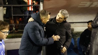 El gesto del <a href="/Ourense_CF/">Ourense CF</a>  en O Couto suena a Txoria txori en honor al <a href="/AthleticClub/">Athletic Club</a> 🤝 
elcorreo.com/athletic/gesto…