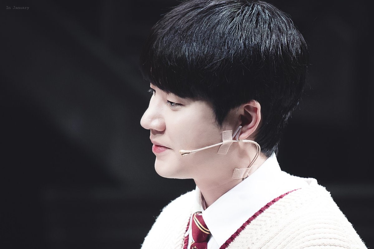 251213 아몬드 막공 무대인사
윤재 | 문태유

넵 옆선에 찔려 죽을게요