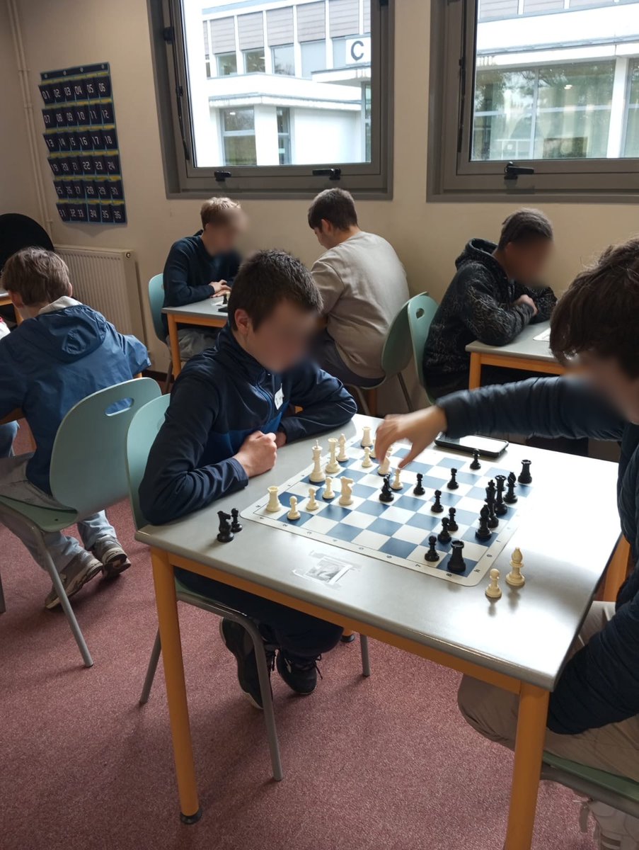 Quand les collégiens <a href="/BroglieCollege/">Collège Maurice de Broglie</a> se déplacent au lycée A.FRESNEL pour le tournoi d' ♟️...

<a href="/ac_normandie/">Académie de Normandie</a> <a href="/dsden27/">DSDEN27</a>