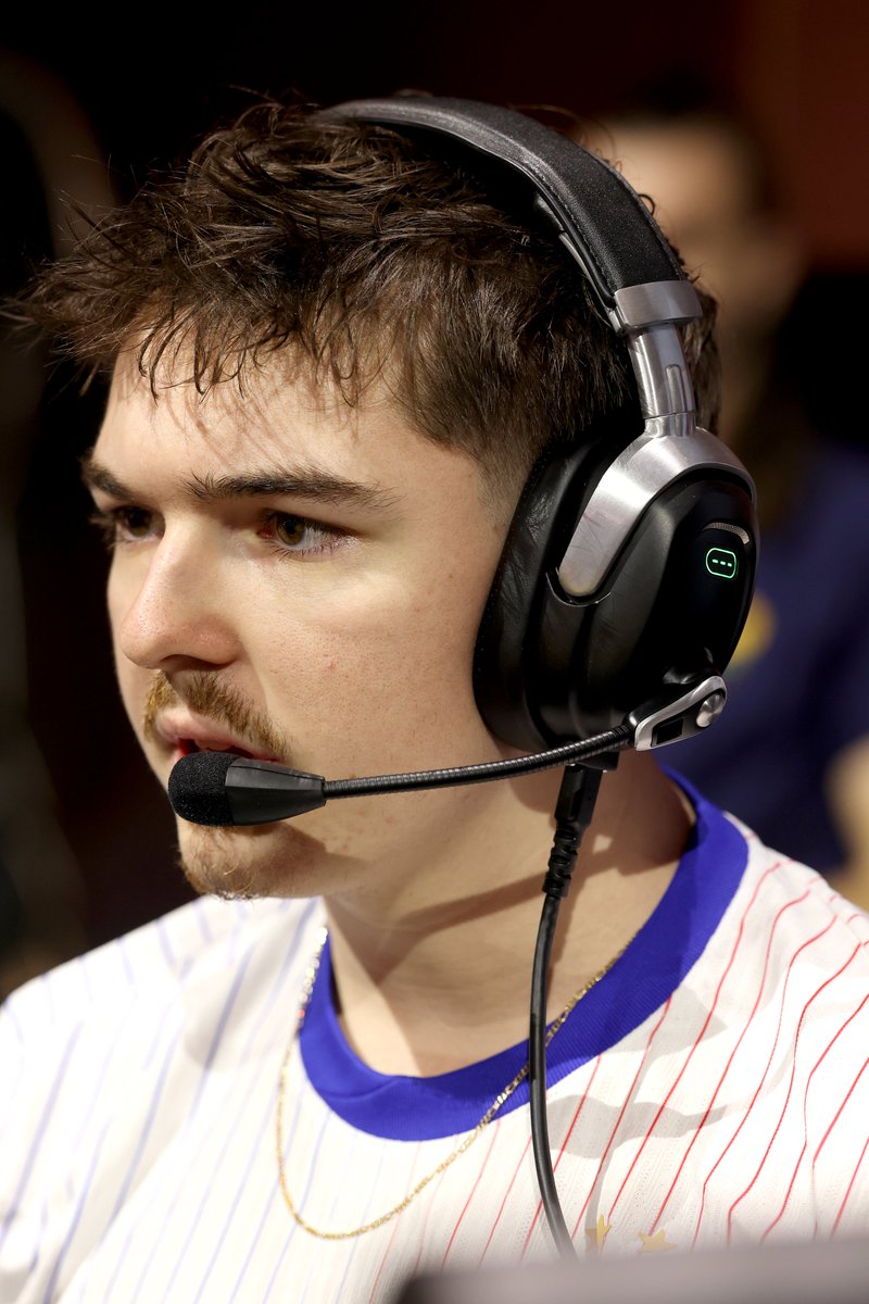 RocketBaguette's tweet image. 🇫🇷 @Vatira5 règne sur 2025

La star de la @KarmineCorp vit une année tout simplement FOLLE, et pourrait disputer sa 4e finale de LAN majeure en 2025. 😵

Déjà 8 titres au compteur cette année... on en ajoute un avec l'@efootdefrance ? 🏆