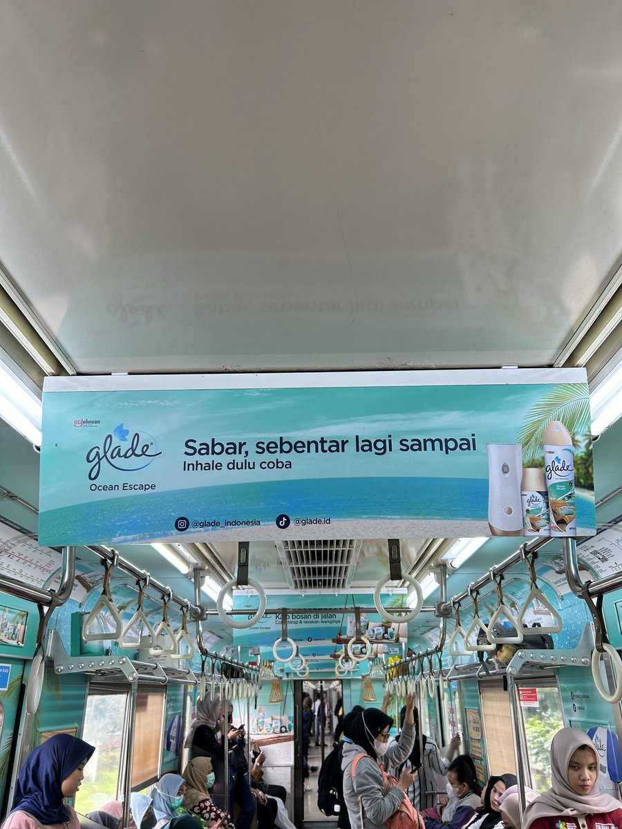 reetsuz's tweet image. Perjalanan padat pagi ini jadi lebih ringan berkat wangi Glade Ocean Escape.

#GladeOceanEscape #GladeEscapeHunter