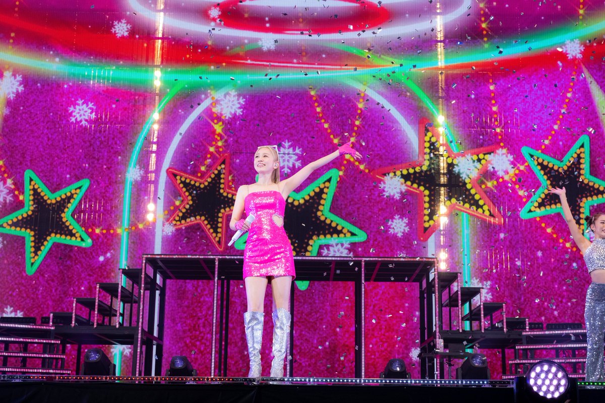 西野カナ、12年ぶりクリスマスライブ🎄 活動再開後初の金髪で登場