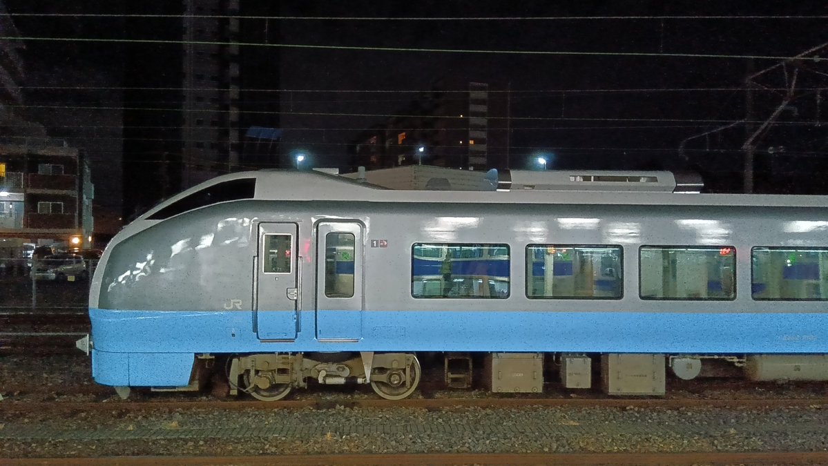 鉄、招きおばあちゃん。♪(๑ᴖ◡ᴖ๑)♪ おや。なんかいる。