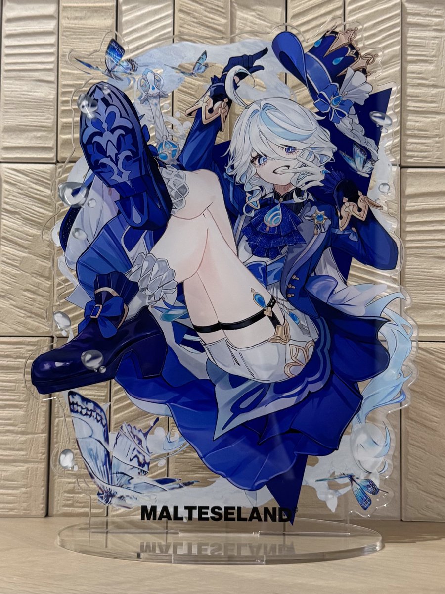 C107 冬コミで頒布する特大アクリルスタンドです。 今回は縦にも横にも