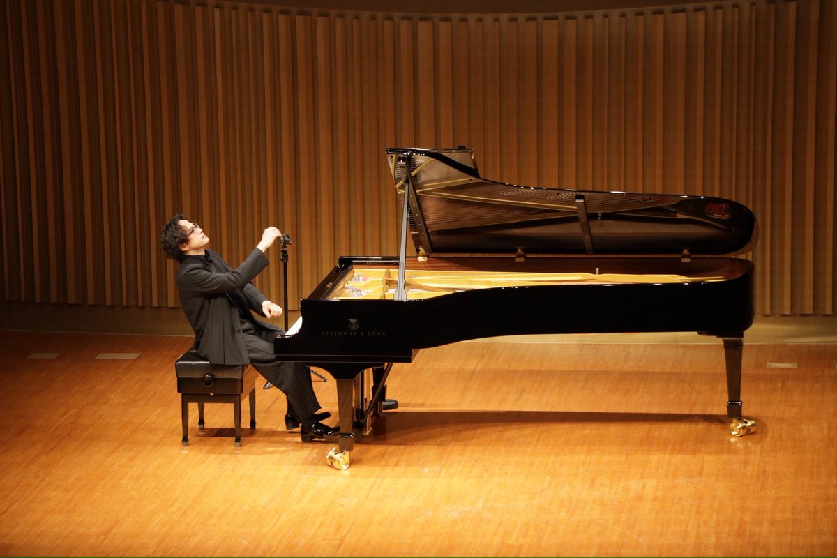 2025年最後の演奏会となった先日のリサイタル、お越しくださりありがとうございました🎹
今回は、伝統と革新の融合をテーマに臨んだ🇩🇪🇦🇹🇷🇺プログラム。