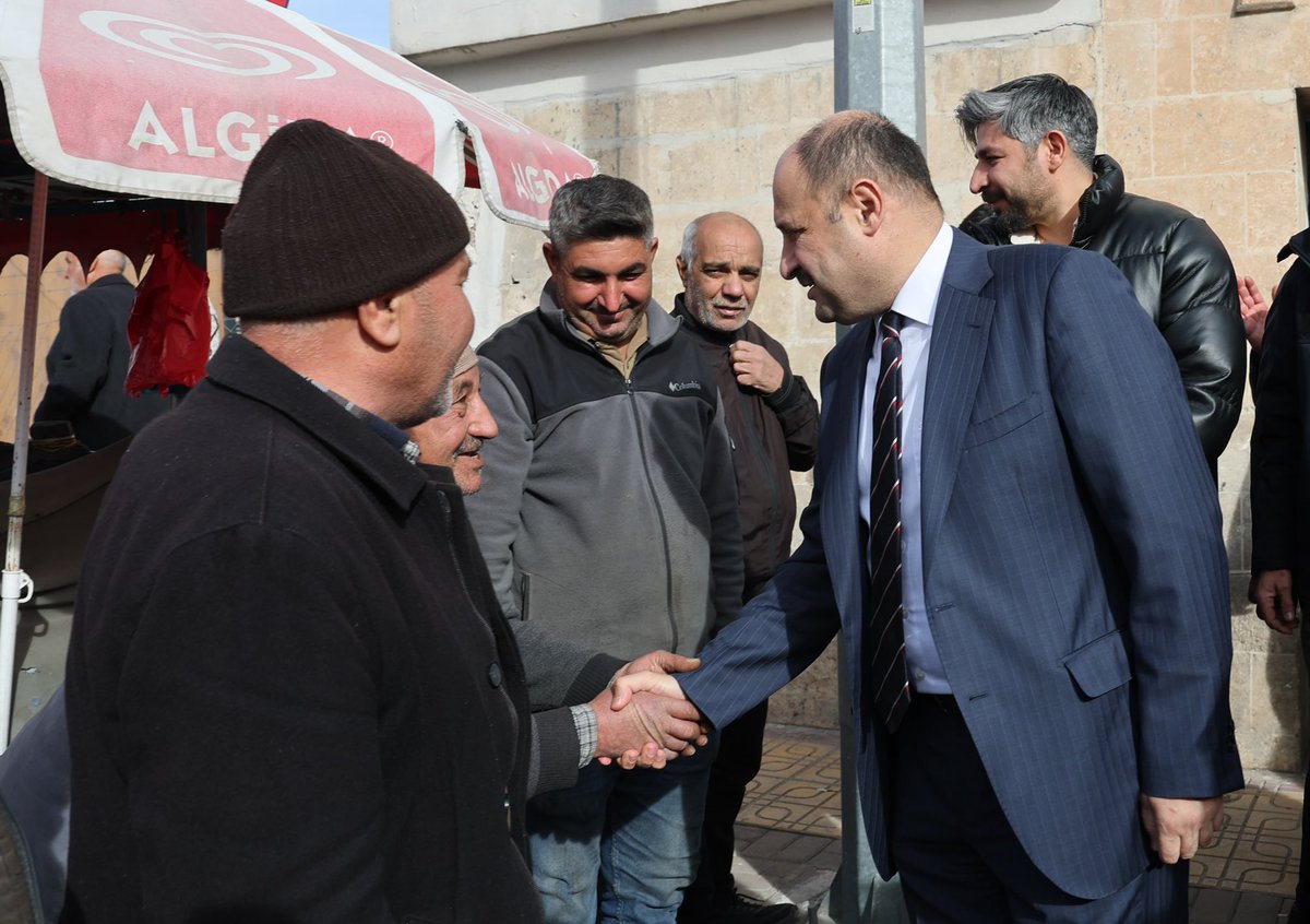 Cumanın Bereketiyle Bir Aradayız!

Şanlıurfa Büyükşehir Belediye Başkanımız Mehmet Kasım Gülpınar, Hz. Ali Camii’nde kılınan cuma namazı sonrası kıymetli hemşehrilerimizle bir araya geldi.

Cuma’nın bereketini ve güzelliğini paylaşarak, vatandaşlarımızla sohbet ettik, dilek ve