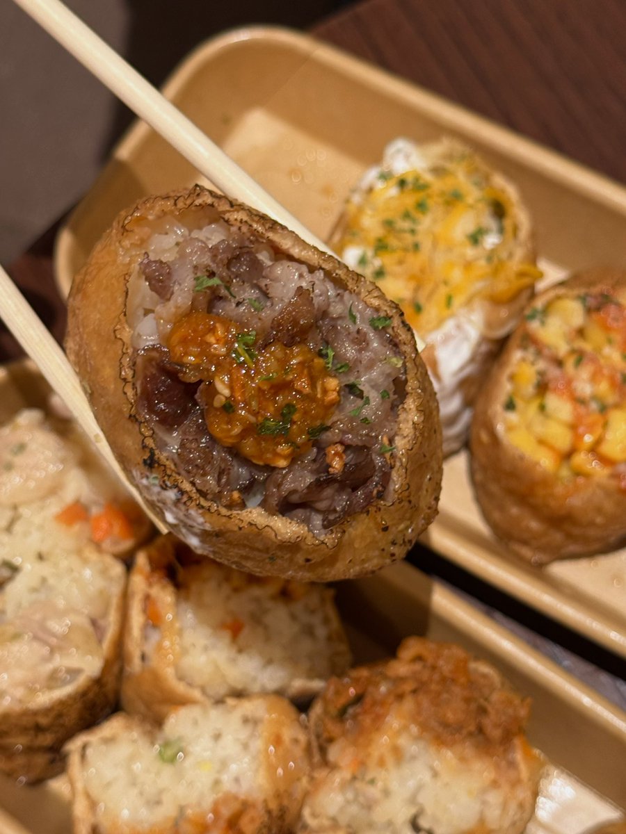 #광고
강남 신세계 정직유부 팝업스토어 
유부초밥 종류도 짱많고 가격도 저렴하고 개맛있어보여요
묵은지참치마요랑 불어묵유부< 이거 완전 제취향 
기존메뉴도 있고 팝업한정메뉴도 있다니까 취향대로 원하는거 골라먹기도 좋을듯 ! 25일까지 진행하니까 가보세요!!