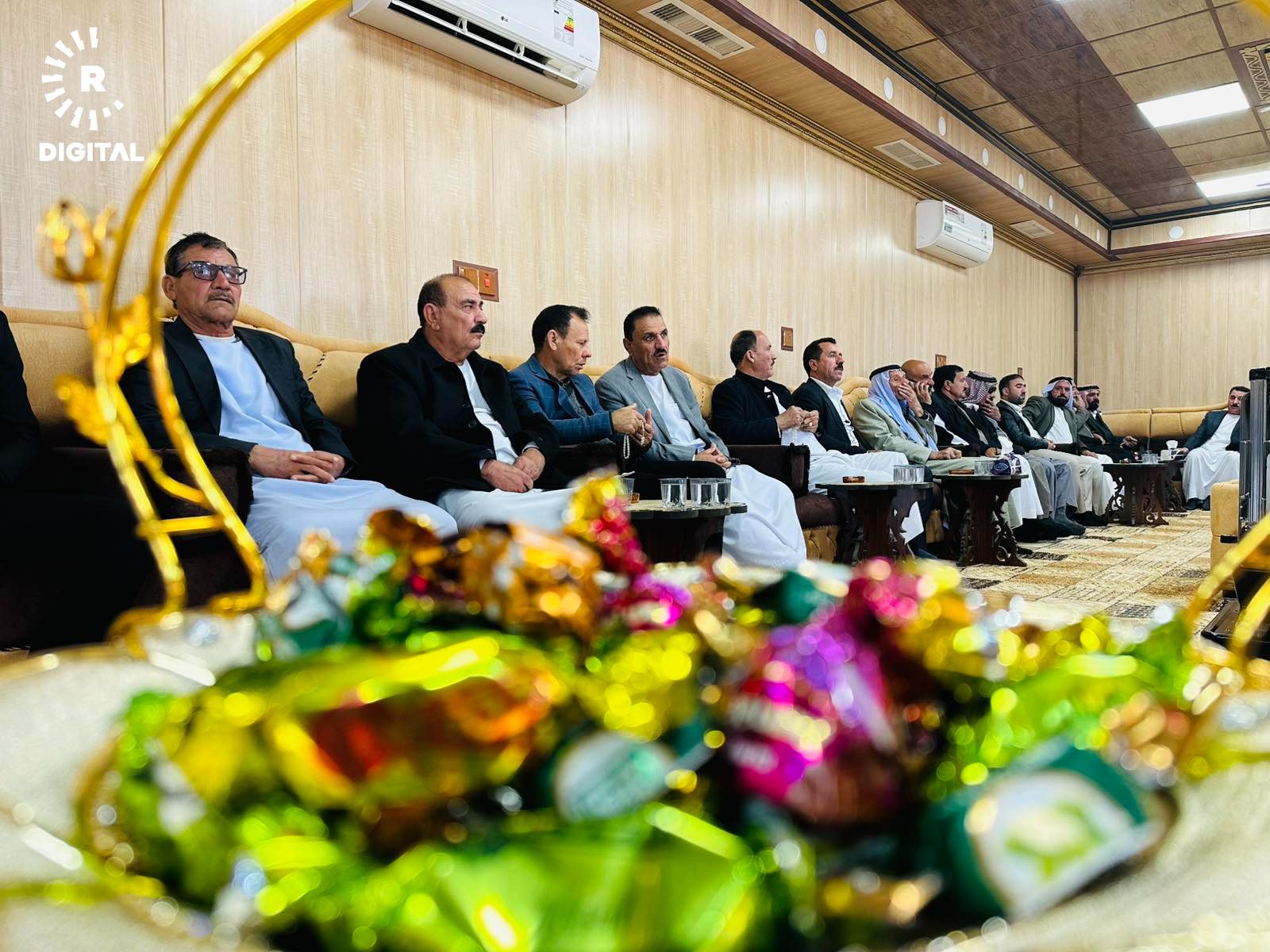 يصادف اليوم عيد (صيام إيزدي) للكورد الإيزديين حيث يرتدون أزياءهم الملونة ويتبادلون الزيارات معبرين عن فرحتهم وسرورهم. تصوير.. سمير شنكالي - رووداو 