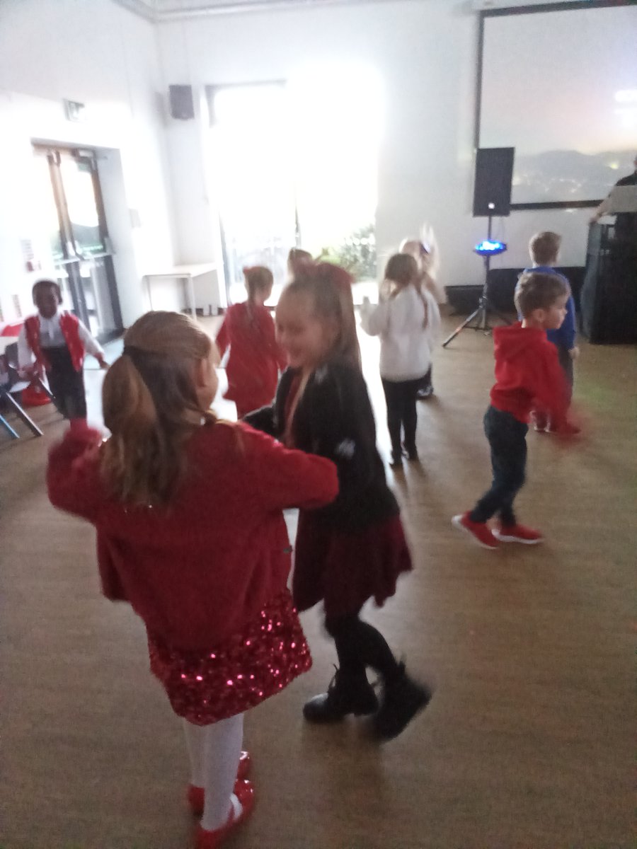 GCPYEAR2's tweet photo. We had lots of fun at the Christmas disco @PrimaryGreat #delightandjoy https://t.co/Llzm91moGr