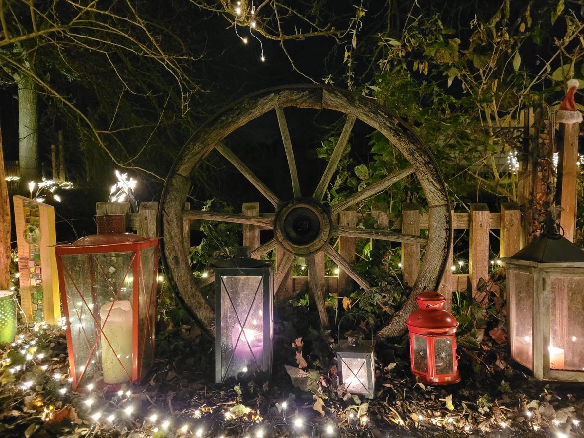 Die „Versandabteilung“ für meine Arbeiten schließt heute, Freitag, den 19.12.2025 um 14.00 Uhr und öffnet erst wieder am 12.01.2026 😊

Anfragen versuche ich nach Möglichkeit zeitnah zu beantworten, kann aber dauern

Ich wünsche euch schöne Feiertage und passt gut auf euch auf