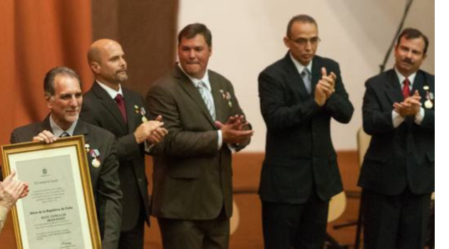 La Asamblea Nacional del Poder Popular otorga la condición de Héroes de la República de Cuba a  los 5 héroes injustamente prisioneros en Estados Unidos por luchar contra el terrorismo.<a href="/BatistaYaneydis/">Yaneydis Hechavarria Batista</a> <a href="/NorkaColas90538/">Nelvis Norka Colas</a> <a href="/RosaAmericaAri1/">Rosa America Arias Tamayo</a> <a href="/yam/">yam</a>