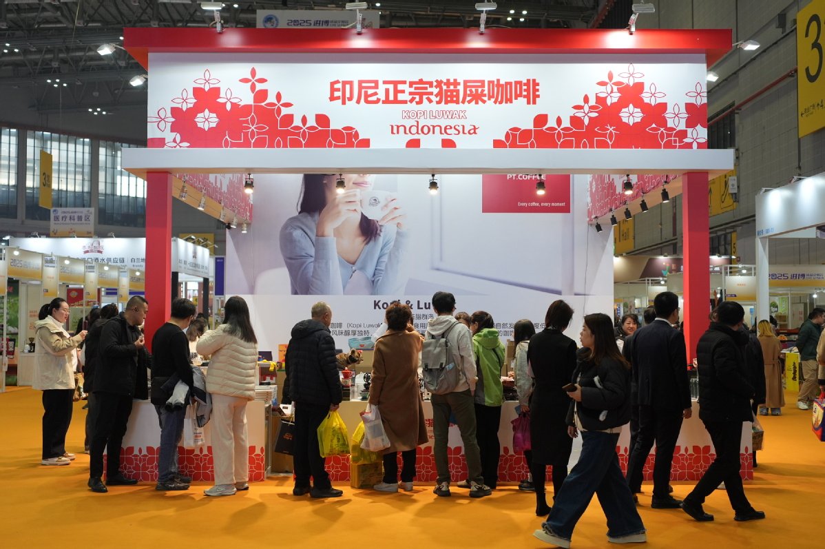 IntlServicesSH's tweet image. 🛍️🙌The shopping spree is on! The 2025 #CIIE U-Fair is now open at #Shanghai's National Exhibition Center until Dec 21.

As an extension of the China International Import Expo, it showcases high-quality consumer products around the world, creating a vibrant space for shopping,…