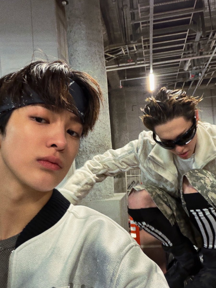 fileskeonho's tweet image. #keonho headband selca everyone !!!