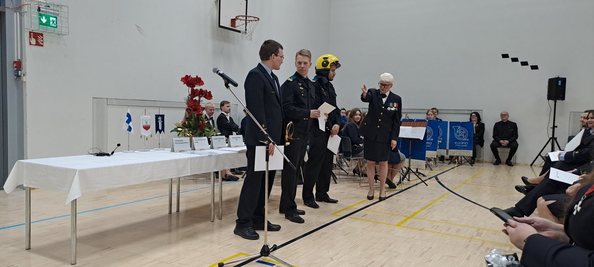 Valmistuvien kurssien priimukset. Lämpimät onnittelut.