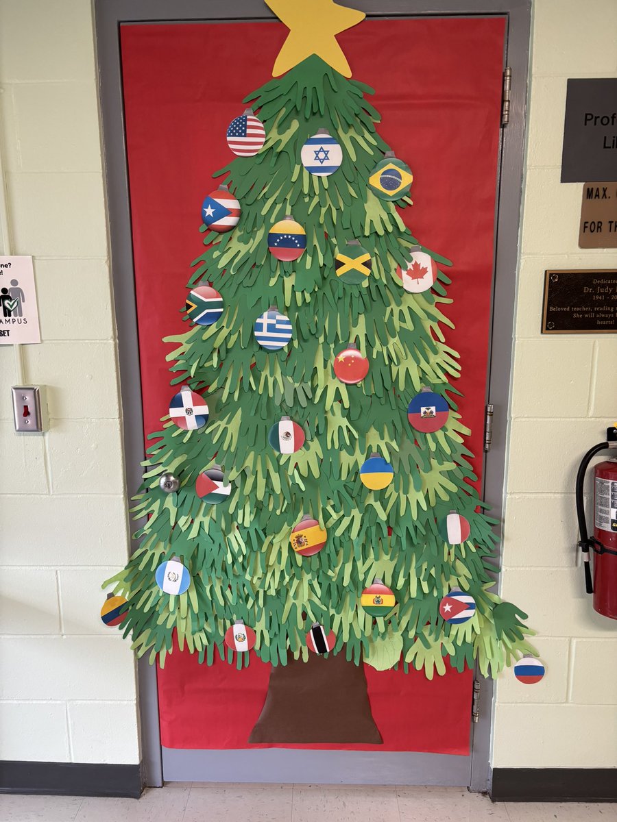 CoralSunsetAP's tweet photo. @sunset_coral Door decorating contest winners!!! Elves at Work; VPK land; tree of nations @GarvinShaw @missy_reid2 @a_maddox27 #doordecorating #holidayjoy https://t.co/di5jlrUpUz