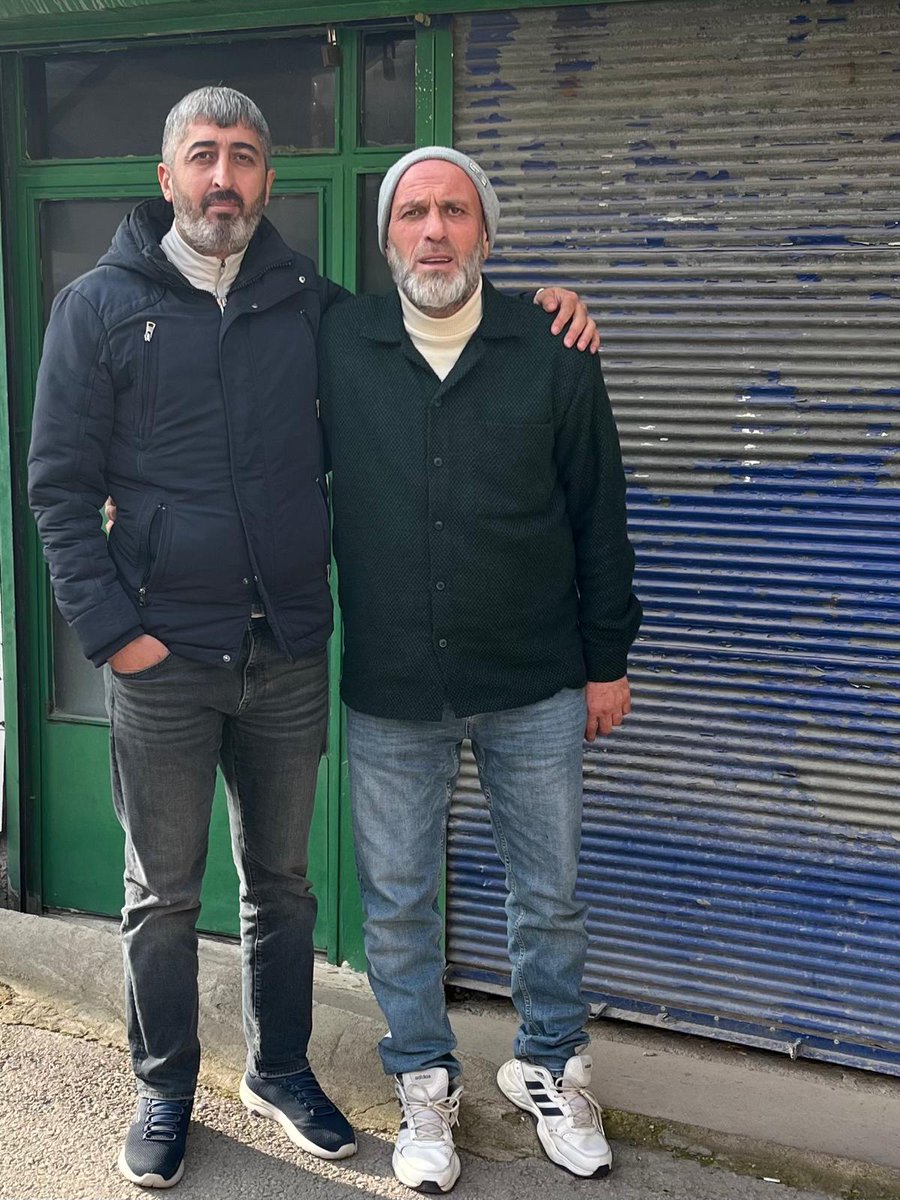 BekarEviTD's tweet photo. Camiamıza, VAR MISINIZ?.. 

Ankaragücü ve Ankaragüçlüler olarak yıllardır verdiğimiz mücadelede yaşadığımız saha içi haksız kararlar, neticeyi etkileyen futbol içi oyunlar sonucunda, geldiğimiz noktada bugün yeniden birliğin, birlikte yürümenin manasına uygun tüm tribünler  tek ses, tek yürek, tam destek vereceğimiz sürece katkı sunmak, omuz omuza güç birliği içinde yeniden başarmak için VAR MISINIZ?...
Taraftar bir olduğunda tüm şehir ayağa kalkar 2016-2017 sezonunda nasıl başardıysak bu yılda aynı istek, heyecan ve çalışmayla yeniden başarabiliriz. 
Tribün ayırt etmeden söylüyoruz bu haftadan itibaren hem içerde hem dışarda tek ses tek yürek tribünler sallansın VAR MISINIZ?..
@gecekondu 
@OnlyAnkaragucu 
@1910Yenidogan 
@gencgucluler 
@AGSagKapali
