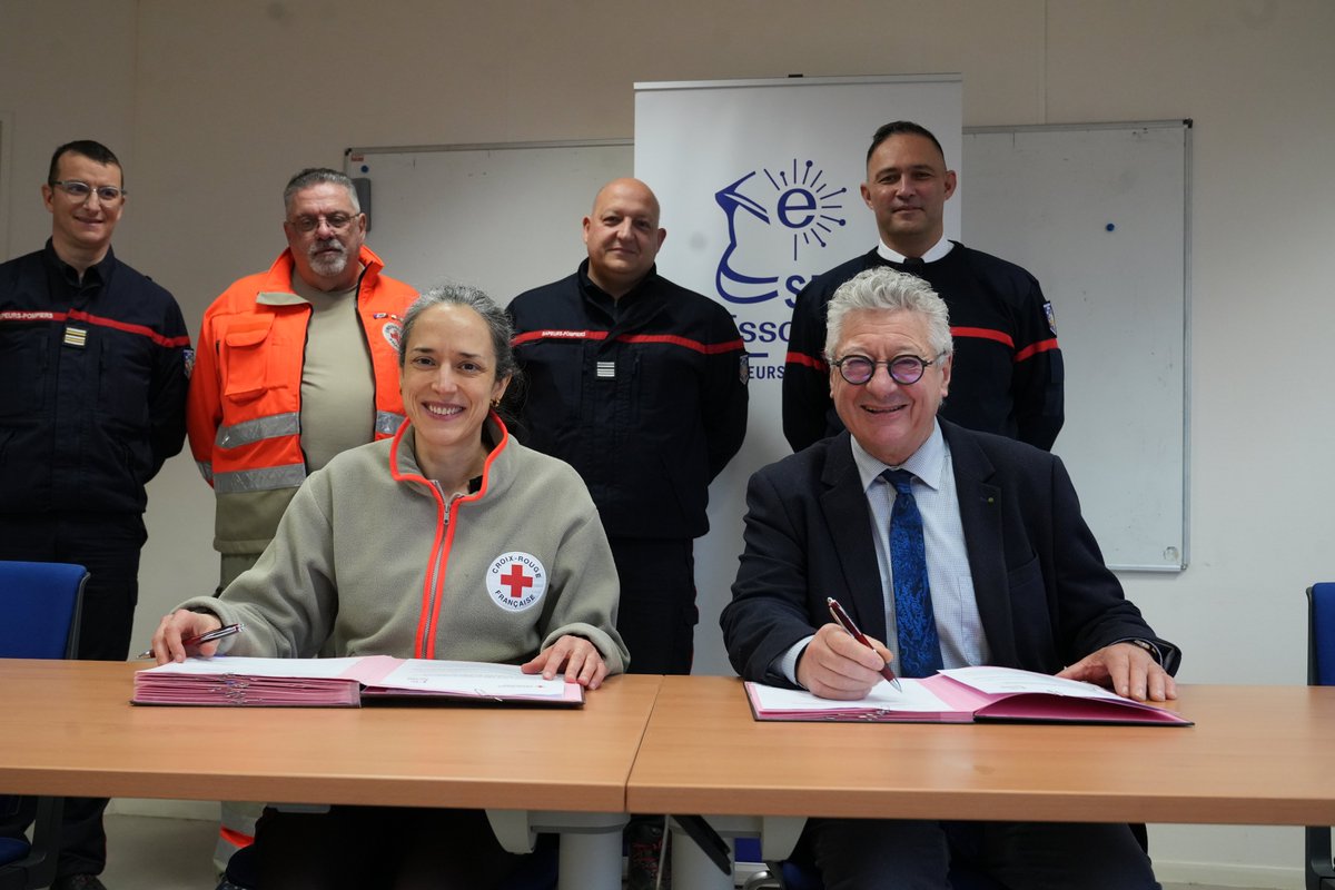 #Partenariat | Grâce à notre convention avec la <a href="/CroixRouge/">Croix-Rouge fr</a>, un foodtruck peut rejoindre nos équipes en moins de 3 h pour les ravitailler sur intervention, à prix coûtant. Efficacité opérationnelle, maîtrise des coûts et bien-être des sapeurs-pompiers au menu.