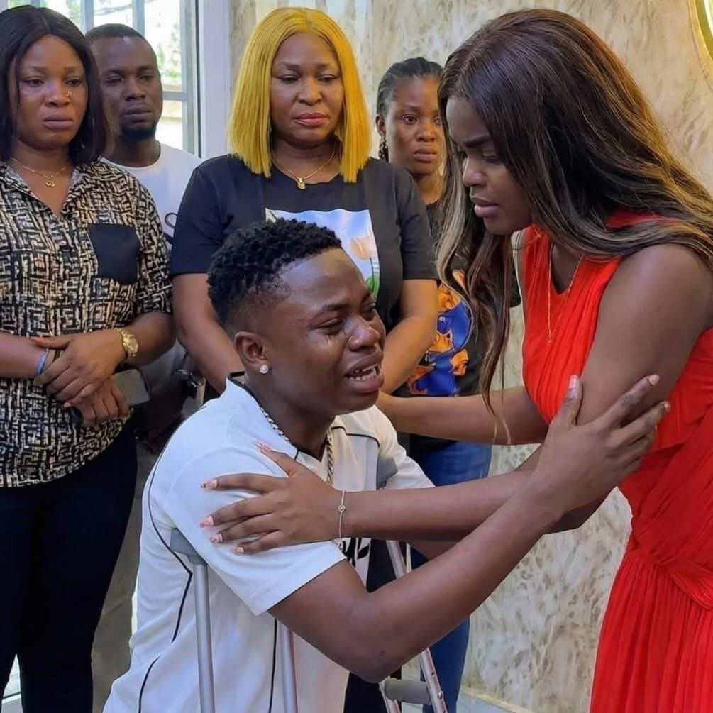 It surprises me deeply whenever my eye sees someone loves something with their total submission. Peller don forget this world is dynamic.😭😂😂