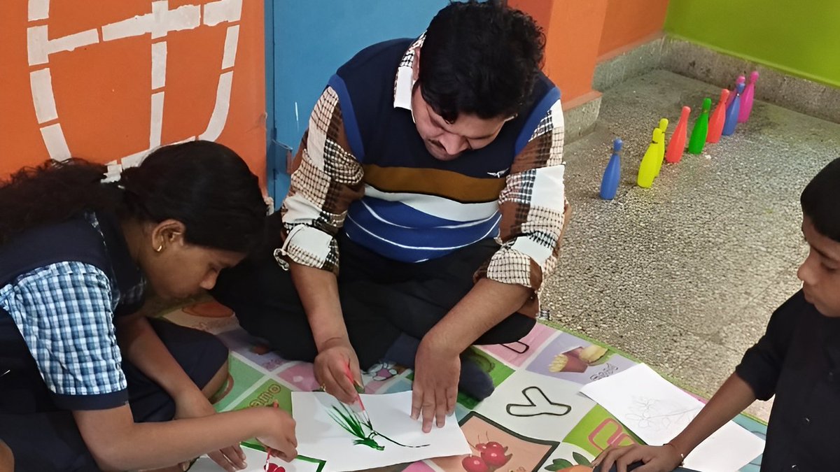 moineeorg's tweet image. 🎉 #UDDAN Takes Flight in #Pune! 🌈

On 17 Dec, UDDAN – Festival of Foundational Learning lit up 6 CLCs &amp;amp; 3 schools in Pune, turning early literacy and numeracy into joyful, play-based learning for children aged 3–8.

CSR Initiative by #VOIS | @vodafoneIN_Fdtn | #MoineeFoundation