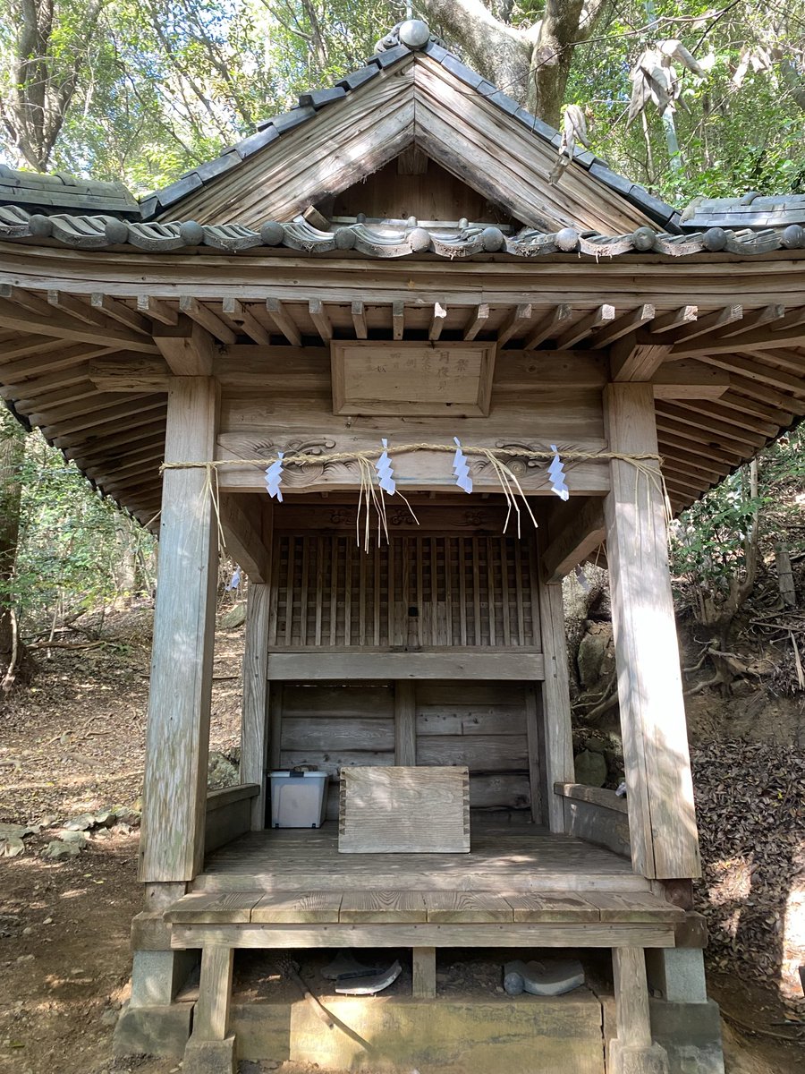 今日は、上宮、中宮のしめ縄の張り替えや、幕を張りました。

正月に向けて、準備が着々と進んでいます✨🎍

#彦嶽宮