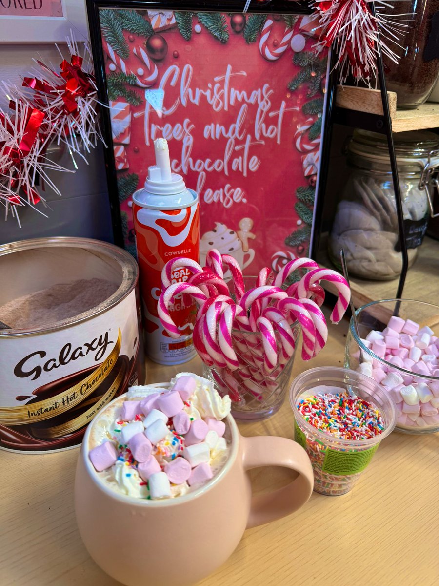 A little hot chocolate treat to sweeten the final day of term ☕🍫✨