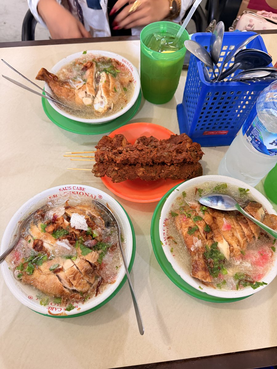 lemoniyak's tweet photo. Seneng pulkam ke medan, karna rindu kulinernya. Walau balik dengan tangisan lagi. https://t.co/C9yQwtGOqY