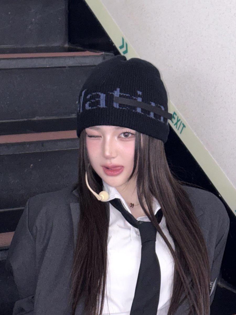 오빠가 어려워?
오빠가 불편해?
오빠가 잘할게

#tripleS #트리플에스 #トリプルS
#トリプルエス #トエス
#YeonJi #연지 #ヨンジ