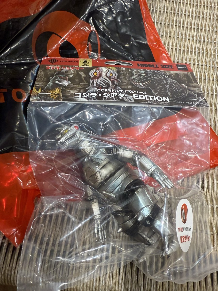 今日から発売のTOHOシネマズ 限定ソフビ ゴジラ・シアターEDITIONを
