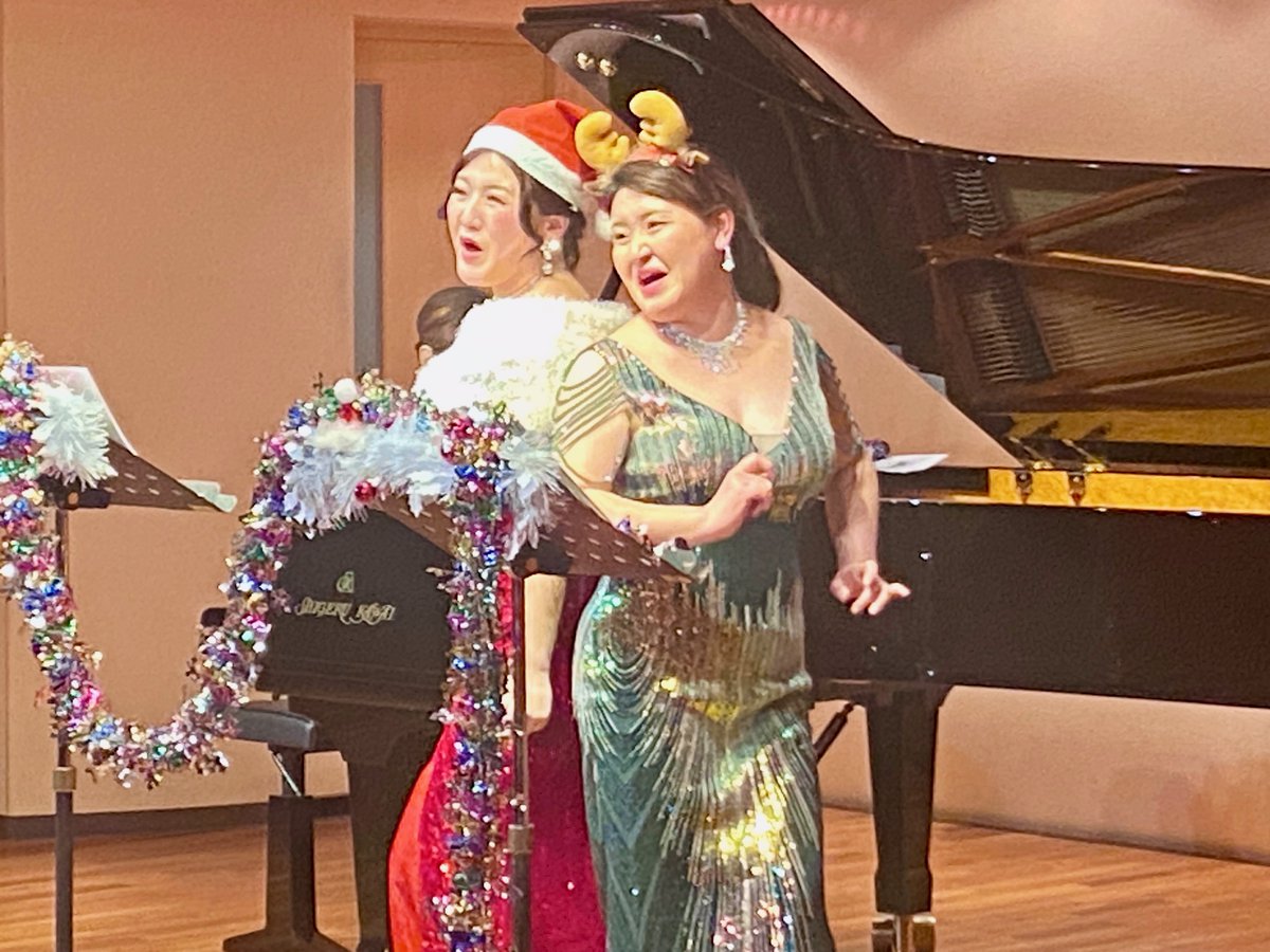tokyonikikai's tweet photo. 二期会サロンコンサートVol.216～光り輝く夜に聖夜(クリスマス)の彩りを添えて🎄終演！
昨夜はカワイ表参道コンサートサロン パウゼに多くのご来場いただき誠にありがとうございました！🎅🦌
フランス歌曲、オペラアリア、クリスマスソン��など充実の演奏会になりました☺️
♯舘野真由花 ♯武藤あゆみ https://t.co/HDg4NQht3c