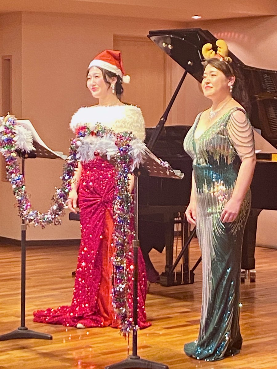 tokyonikikai's tweet photo. 二期会サロンコンサートVol.216～光り輝く夜に聖夜(クリスマス)の彩りを添えて🎄終演！
昨夜はカワイ表参道コンサートサロン パウゼに多くのご来場いただき誠にありがとうございました！🎅🦌
フランス歌曲、オペラアリア、クリスマスソン��など充実の演奏会になりました☺️
♯舘野真由花 ♯武藤あゆみ https://t.co/HDg4NQht3c