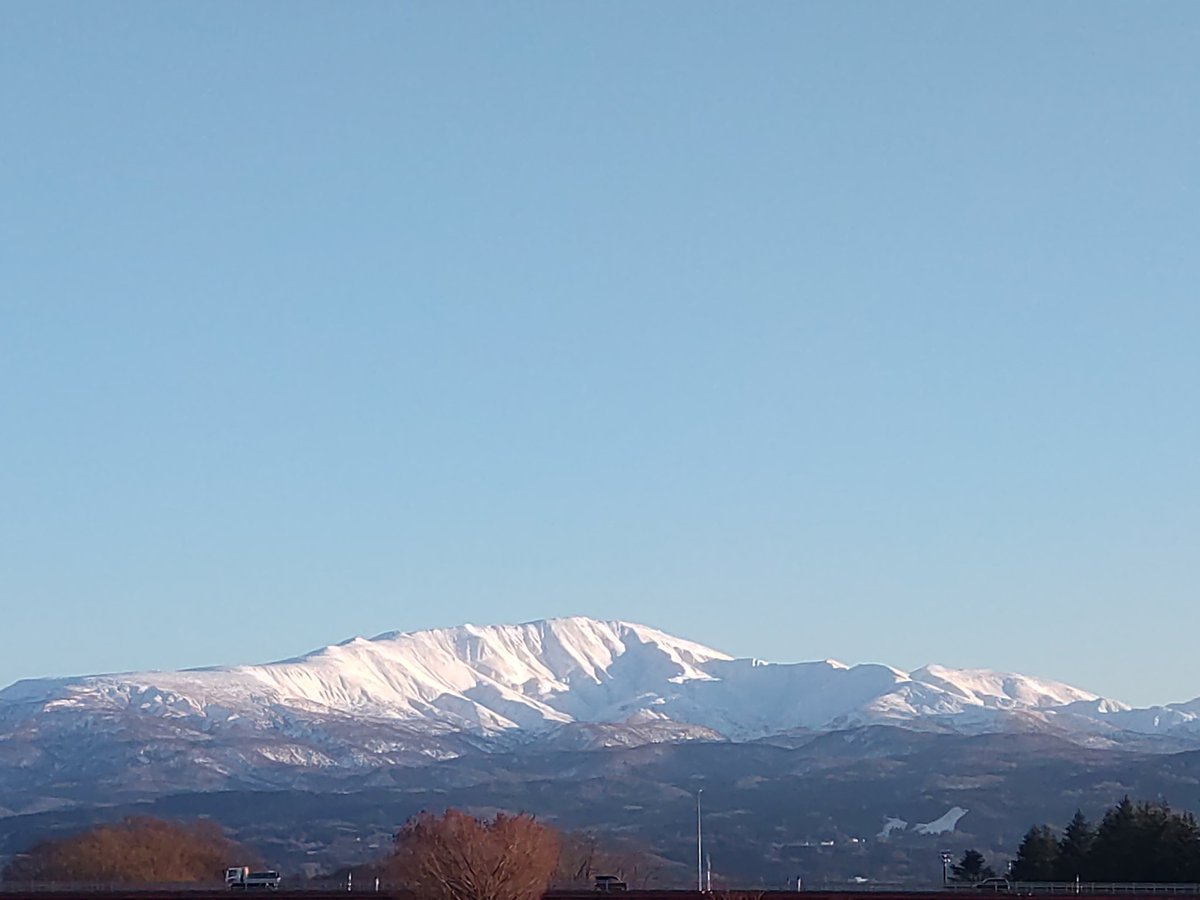 YayoHon's tweet photo. 月山🏔️鳥海山🏔️
見えた😌 https://t.co/EMyGKqPLHj