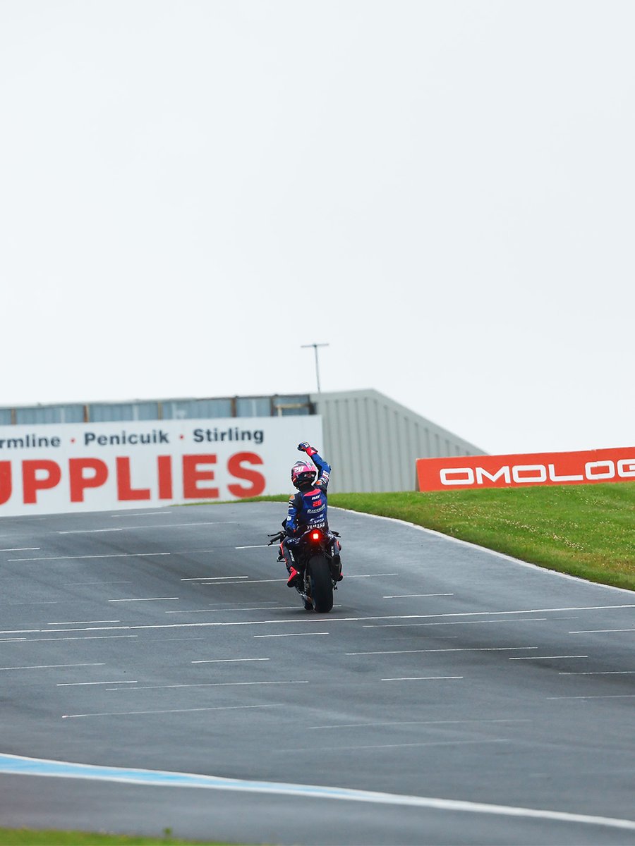 YamahaRacingUK's tweet photo. Hitting you with another #FestiveFlashback on the home straight to Christmas (no pun intended 😄)
Here’s the moment @BradRayRacing and @racewaysyamaha extended their 2025 @OfficialBSB victory streak to eight on the bounce earlier this year! 🏆 https://t.co/44spQlFoOc