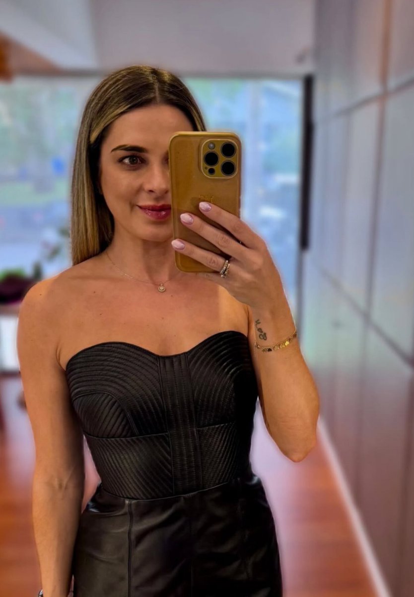 Bom dia com um pretinho básico lindo em qualquer ocasião!👗🖤