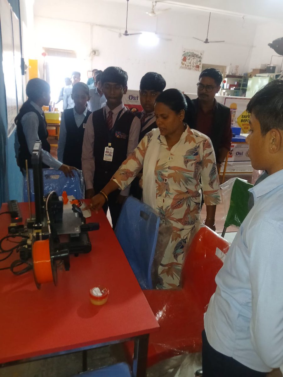 Iplabcscudepur's tweet photo. Students exploring innovation through hands-on learning at the IP Lab.
Live demonstration and interaction with advanced tools inspiring curiosity and creativity.
#IPLab #STEMEducation #HandsOnLearning #Innovation #3Dprinter https://t.co/disHulPlnK