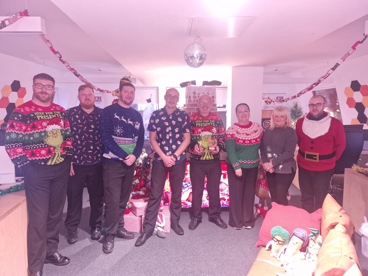 ashtonoldbaths's tweet photo. 🏆 AOB’s festive winners are in

🎄Best Dressed Office: SPL Fire with their amazing #KevinTheCarrot theme 
❄️ Best Dressed Desk: Brianna Harvey with her stunning Snow Globe
🧥 Best Dressed Resident @SeanStafford_NC  Stafford👏 Huge congrats to all

@TamesideCouncil @oxinnovation https://t.co/u3rHMpHE3t