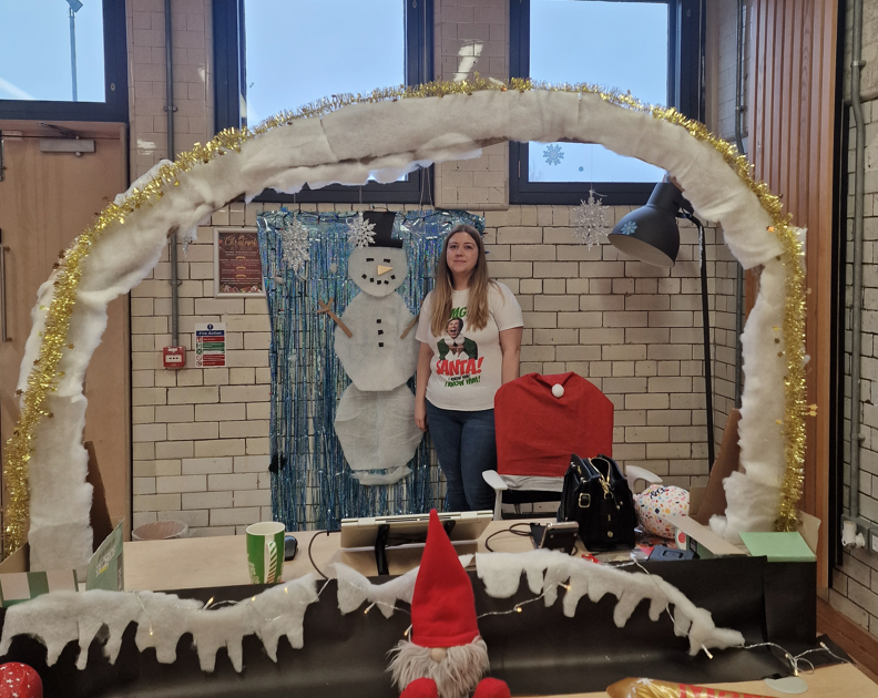 ashtonoldbaths's tweet photo. 🏆 AOB’s festive winners are in

🎄Best Dressed Office: SPL Fire with their amazing #KevinTheCarrot theme 
❄️ Best Dressed Desk: Brianna Harvey with her stunning Snow Globe
🧥 Best Dressed Resident @SeanStafford_NC  Stafford👏 Huge congrats to all

@TamesideCouncil @oxinnovation https://t.co/u3rHMpHE3t